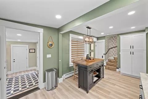 Entry Way - 7 Nipmuck, Webster, MA 01570 photo 2 of 4