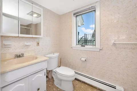 Bath - 120 Washington St, Gloucester, MA 01930 photo 2 of 3