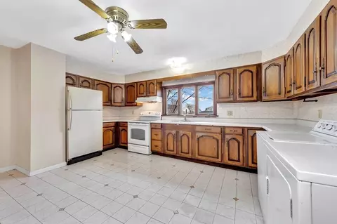 Kitchen - 120 Washington St, Gloucester, MA 01930 photo 7 of 9