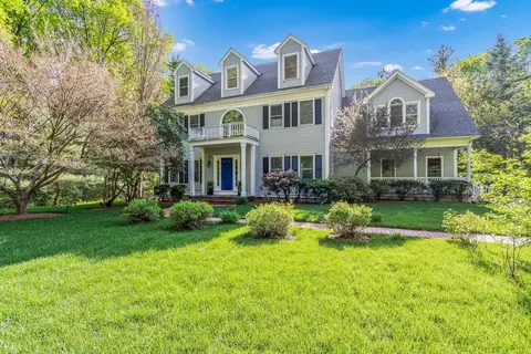 153 Walpole St, Dover, MA 02030