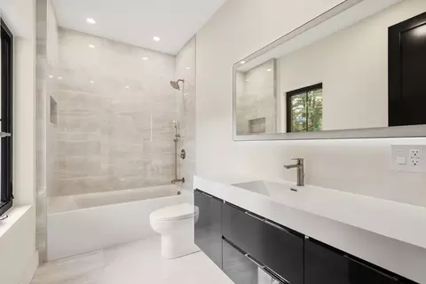 Bath - 68 Locust Ln, Needham, MA 02492 photo 4 of 5
