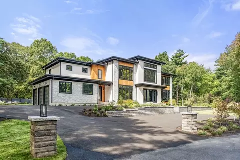 68 Locust Ln, Needham, MA 02492