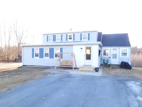 19 S Hunt Rd, Amesbury, MA 01913