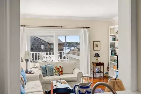 Living - 60 Gregory #3, Marblehead, MA 01945 photo 6 of 6