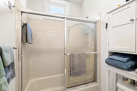Bath - 60 Gregory #3, Marblehead, MA 01945 photo 3 of 3