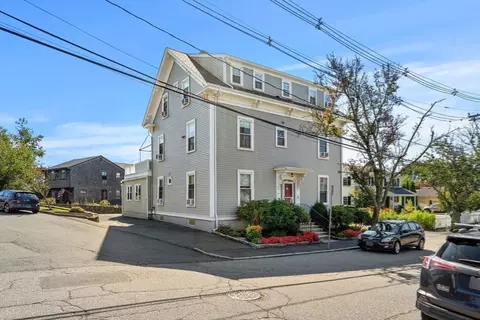 Exterior - 60 Gregory #3, Marblehead, MA 01945 photo 3 of 11
