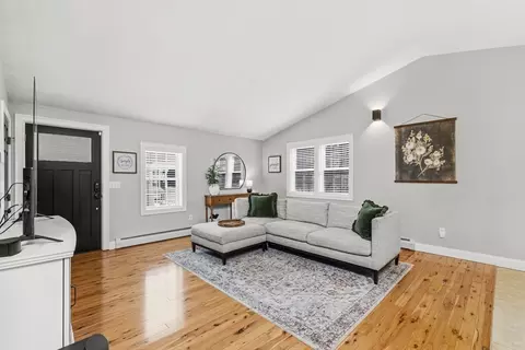 58 Bowler St, Fall River, MA 02723 photo 3
