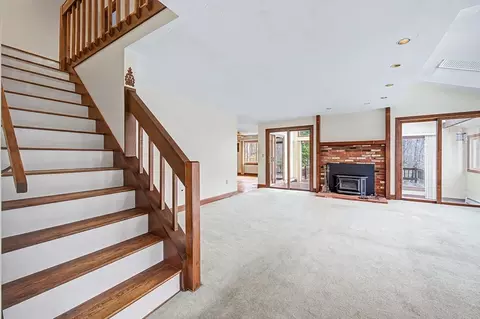 Living - 215 North St, Upton, MA 01568 photo 6 of 12