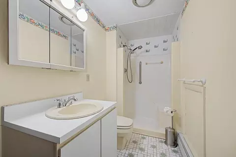 Bath - 215 North St, Upton, MA 01568 photo 1 of 4