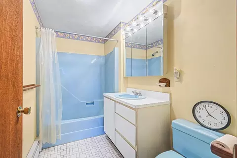 Bath - 215 North St, Upton, MA 01568 photo 3 of 4