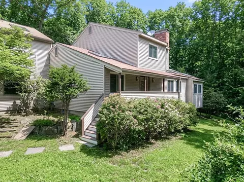 Exterior - 215 North St, Upton, MA 01568 photo 2 of 4