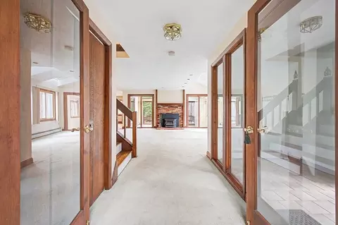 Entry Way - 215 North St, Upton, MA 01568 photo 2 of 3