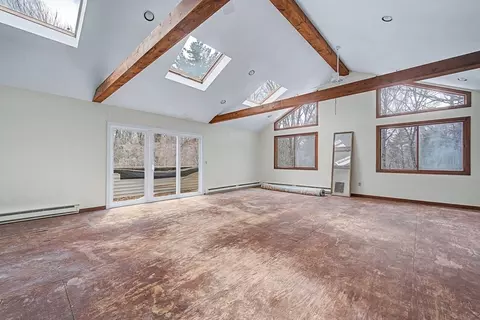 Living - 215 North St, Upton, MA 01568 photo 8 of 12