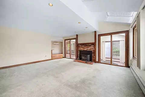 Living - 215 North St, Upton, MA 01568 photo 5 of 12