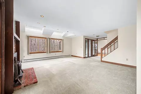 Living - 215 North St, Upton, MA 01568 photo 2 of 12