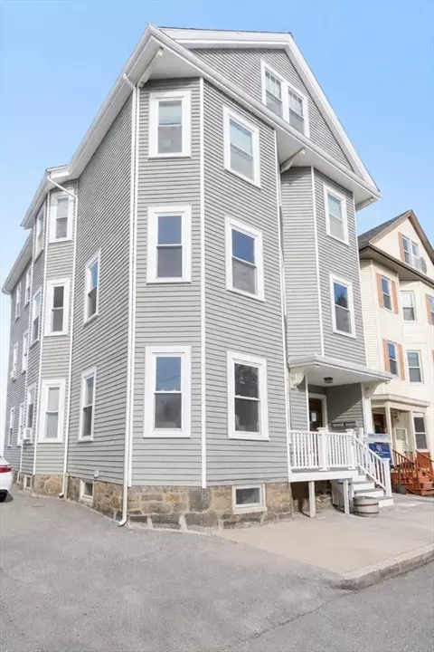 55 Reservoir Rd #2, Brookline, MA 02467