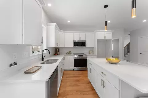 2 White Ct, Douglas, MA 01516 photo 4