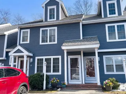 26 Hobart Ln #26, Rockland, MA 02370