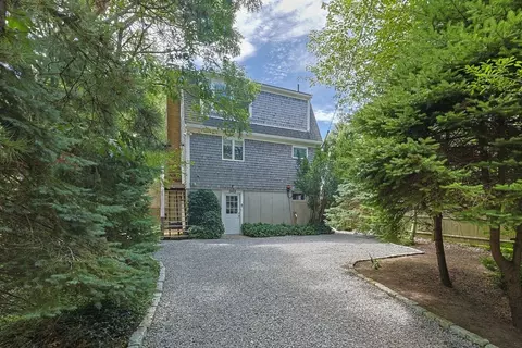 343 Bradford St, Provincetown, MA 02657