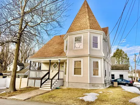 39 Grafton St, Brockton, MA 02301