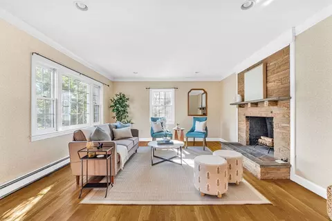 11 Holmes St, Needham, MA 02492 photo 4