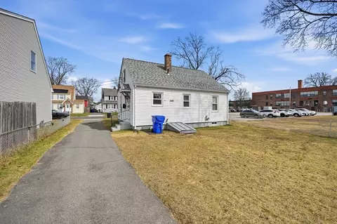 66 Thornton St, Springfield, MA 01104 photo 23