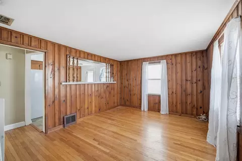 66 Thornton St, Springfield, MA 01104 photo 8