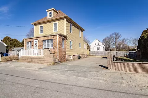 4 Page St, Fairhaven, MA 02719