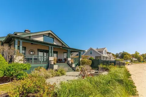 53 Raymond St, Manchester, MA 01944