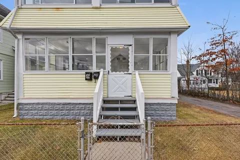 28-30 Cherrelyn St, Springfield, MA 01104 photo 2