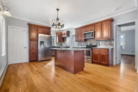 9 Cyrus St, Wakefield, MA 01880