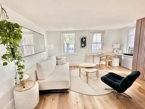 476 Commercial St #4, Provincetown, MA 02657