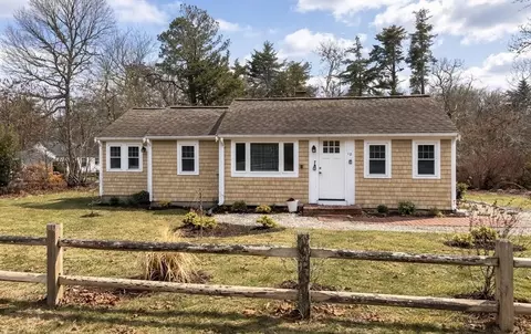 12 Indian Trl, Dennis, MA 02639