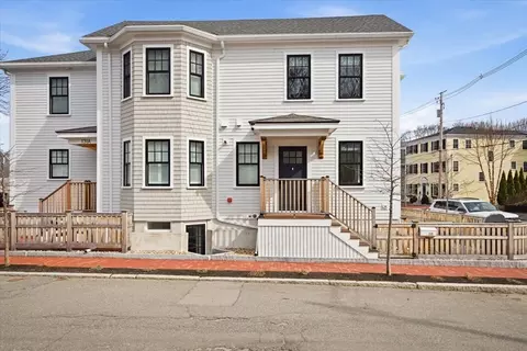 131 Prospect St #B, Newburyport, MA 01950