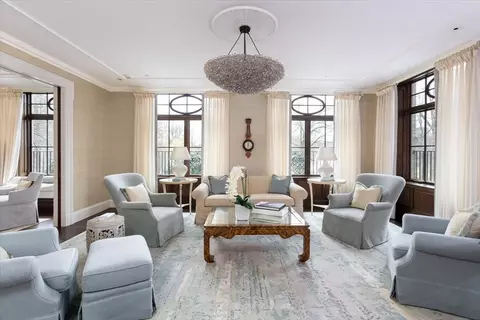 250 Boylston St #2, Boston, MA 02116