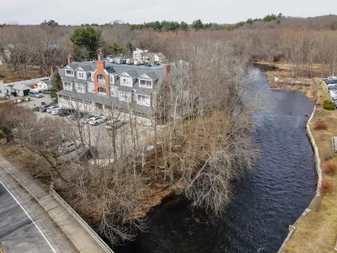 1732 Main St #205, Concord, MA 01742