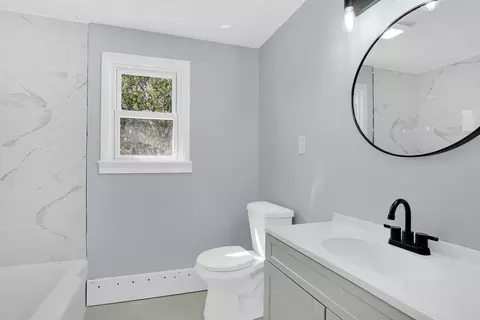 Bath - 116 Carr St, Springfield, MA 01118 photo 1 of 1