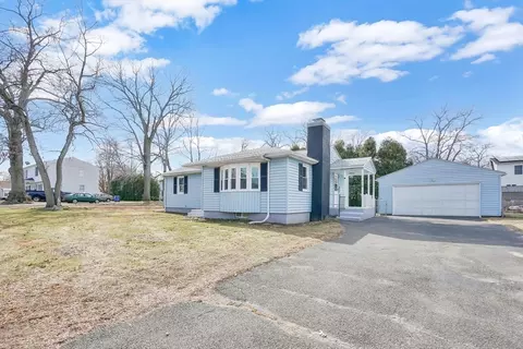 Exterior - 116 Carr St, Springfield, MA 01118 photo 6 of 7
