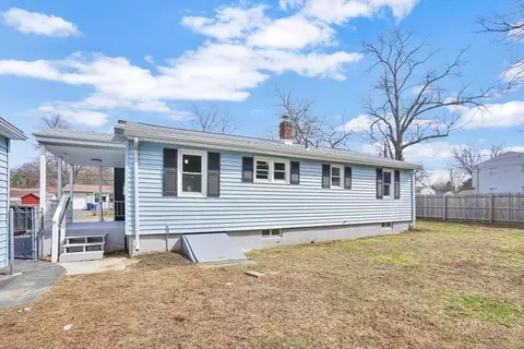 Exterior - 116 Carr St, Springfield, MA 01118 photo 4 of 7