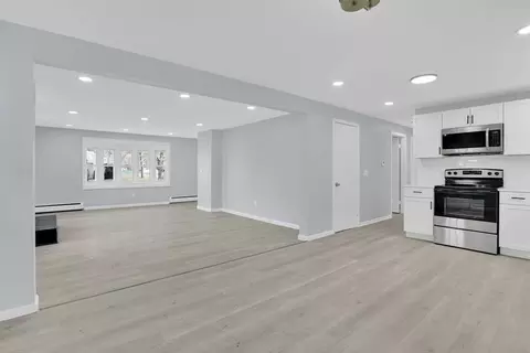 Living - 116 Carr St, Springfield, MA 01118 photo 1 of 6