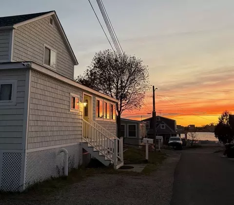 5 44th St, Newbury, MA 01951