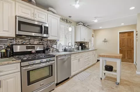 84 Eureka St, Worcester, MA 01603 photo 2