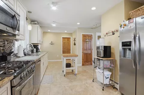 84 Eureka St, Worcester, MA 01603 photo 3