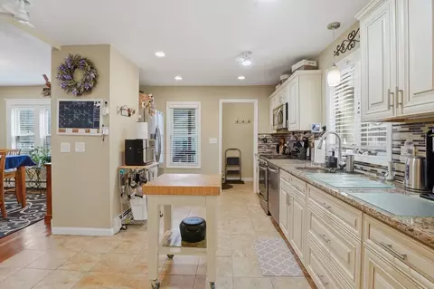84 Eureka St, Worcester, MA 01603 photo 4