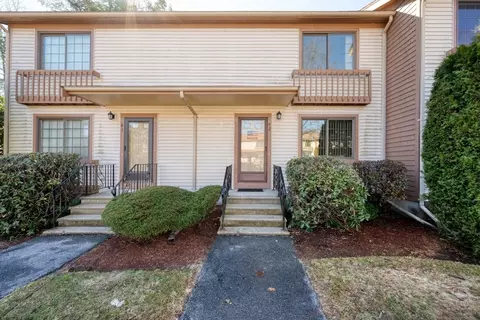 489 Turnpike St #42, Easton, MA 02375
