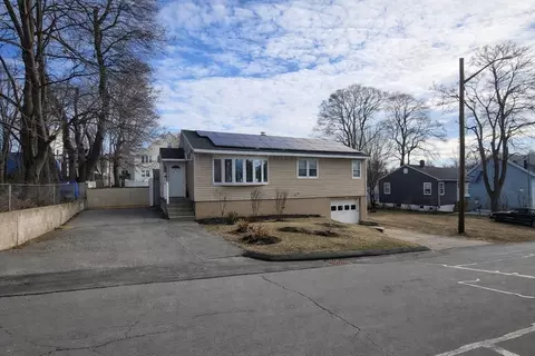 52 8th Ave, Haverhill, MA 01830