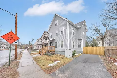 Exterior - 276 Dickinson St, Springfield, MA 01108 photo 2 of 8