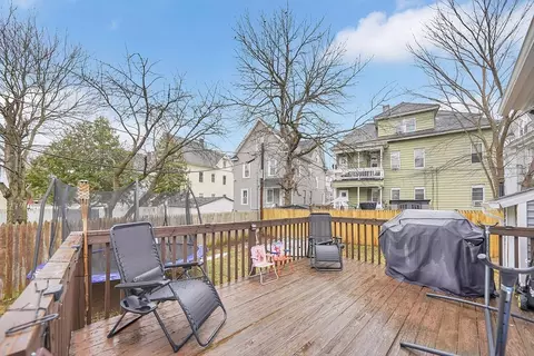 Exterior - 276 Dickinson St, Springfield, MA 01108 photo 6 of 8