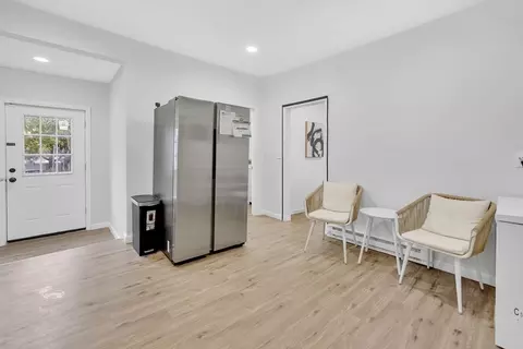 Entry Way - 276 Dickinson St, Springfield, MA 01108 photo 4 of 6