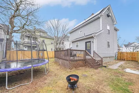 Exterior - 276 Dickinson St, Springfield, MA 01108 photo 5 of 8